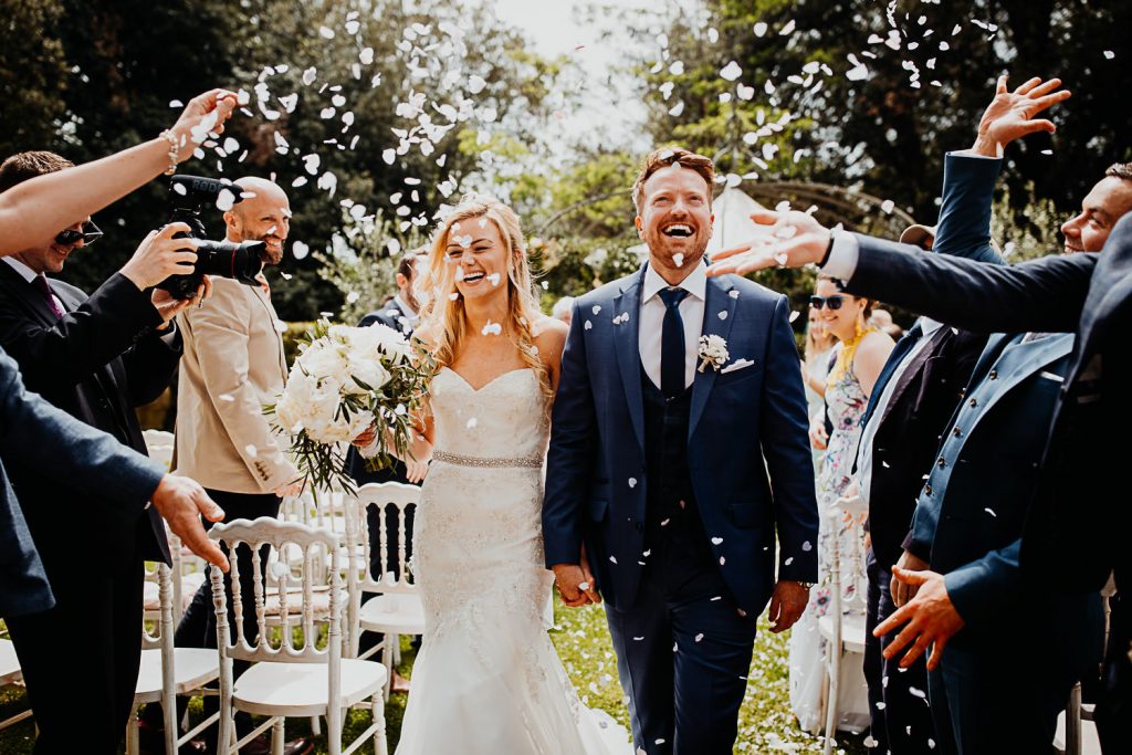 replace large photo on left hadn page