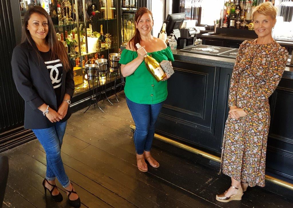 Prosecco Prize Presentation At Etc. Penarth